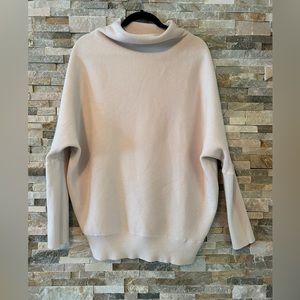 BluIvy M/L Beige Sweater